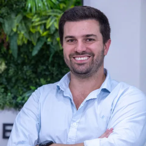 
            Lic. Juan Bresque
      